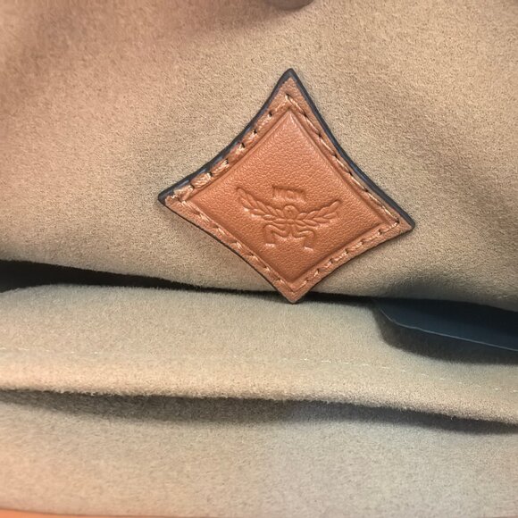 MCM AREN Mini Tote Bag Crossbody Bag Bucket Bag Women's Bag - Picture 7 of 8